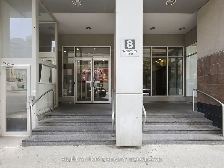 8 Wellesley St E #802 — Photo 3