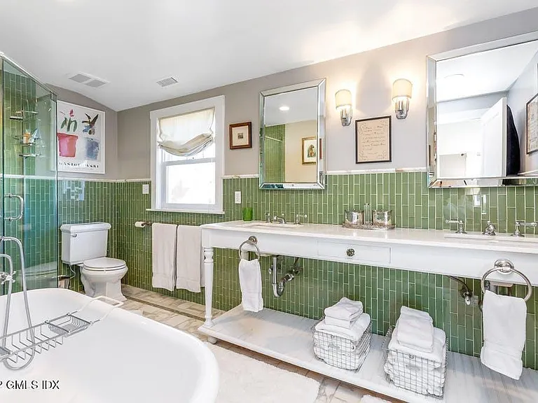 11 Roosevelt Ave — Photo 14