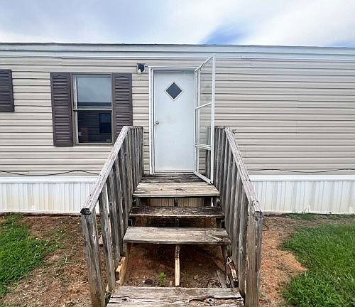 3rd image of 91 Teasley Ln