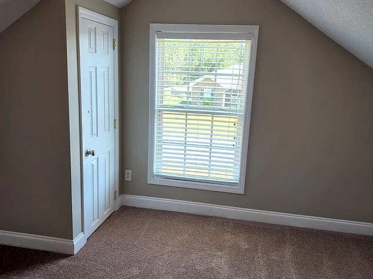 114 Miller St NE — Photo 12