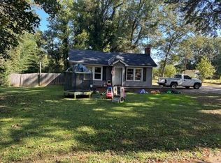 150 Parker Ln, Wellford, SC 29385