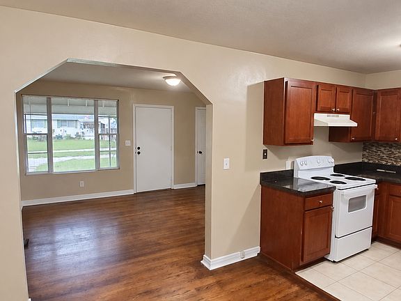 5th image of 6514 Brandemere Rd S
