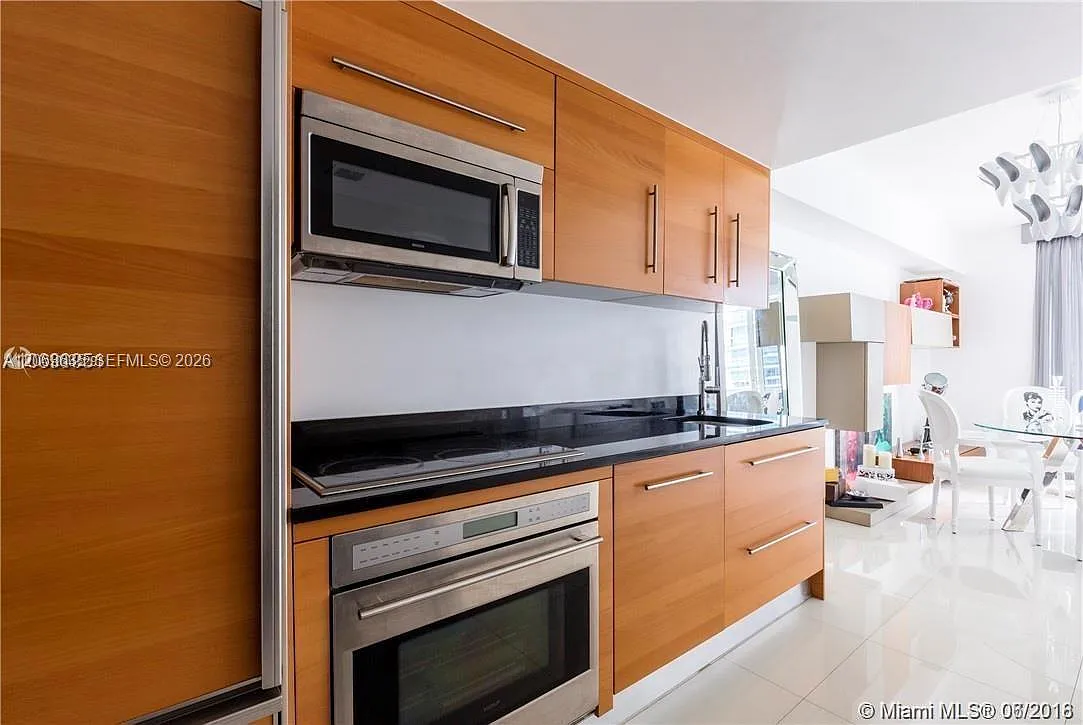 Iconbrickell Condo No 1 — Photo 4