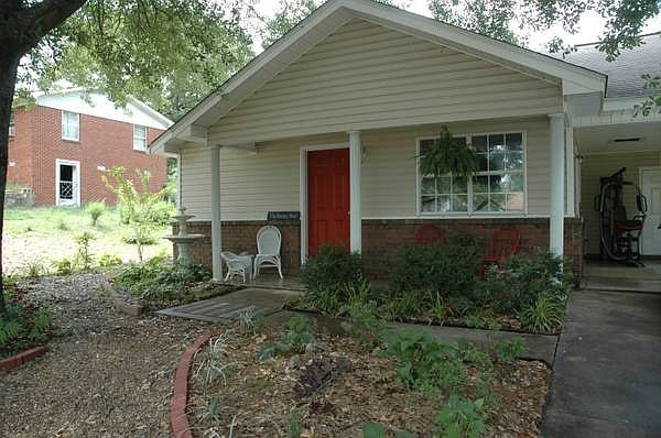 1st image of 1918 Gordon Dr