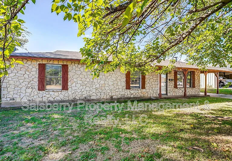 1113 Gifford Dr — Photo 4