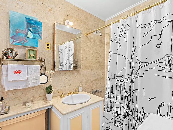 5th image of 25 E 69th St APT 5B