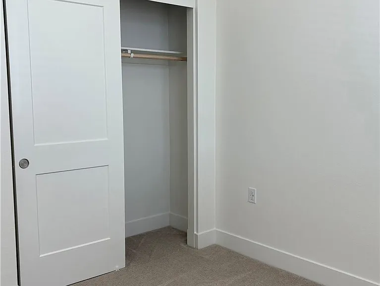 7268 Ellington Dr — Photo 10