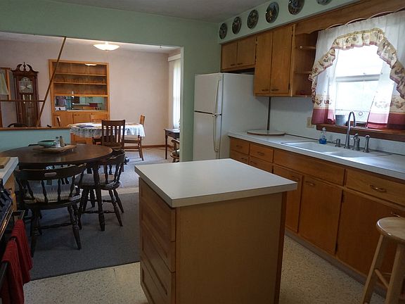 5th image of 504 N Burke St