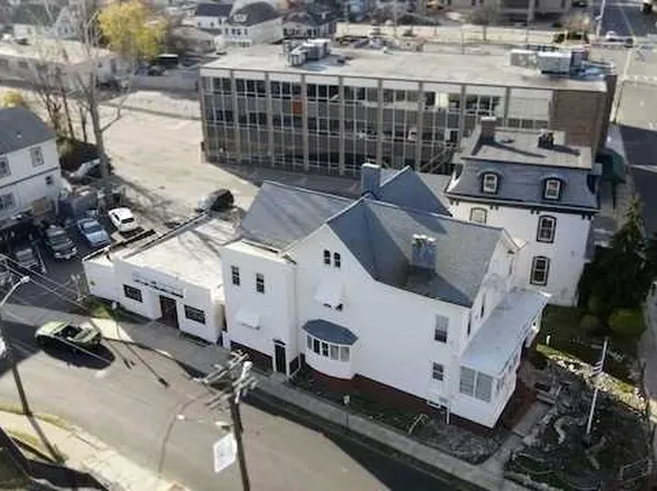 33 Essex St, Hackensack, NJ 07601