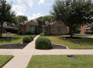 608 Winterwood Dr, Kennedale, TX 76060