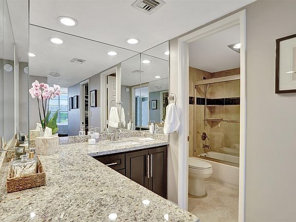 5th image of 555 Oaks Lane #503