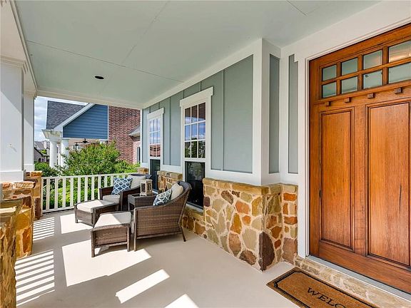 3rd image of 5032 Dickens Ln