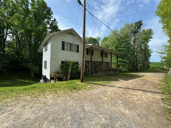 149 Coral Ln, Coal City, WV 25823