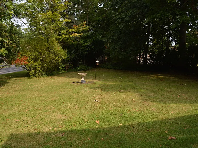 22966 Mastick Rd — Photo 2