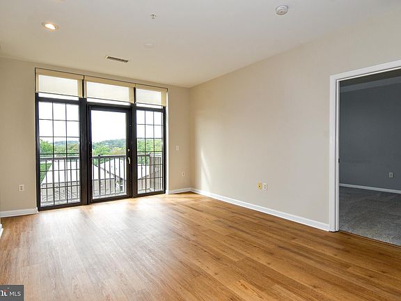 5th image of 444 W Broad St Unit 527