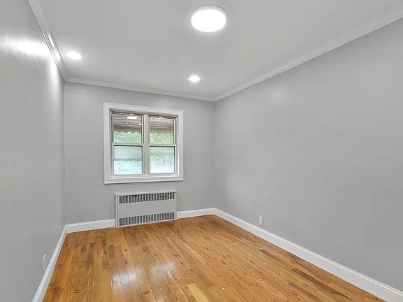 5th image of 740 E 94th St
