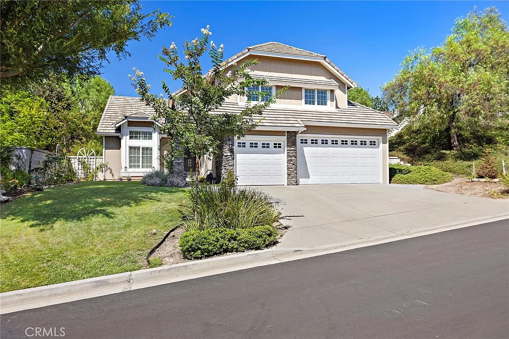5 bed, 2696 sqft, $6,000 — Photo 2