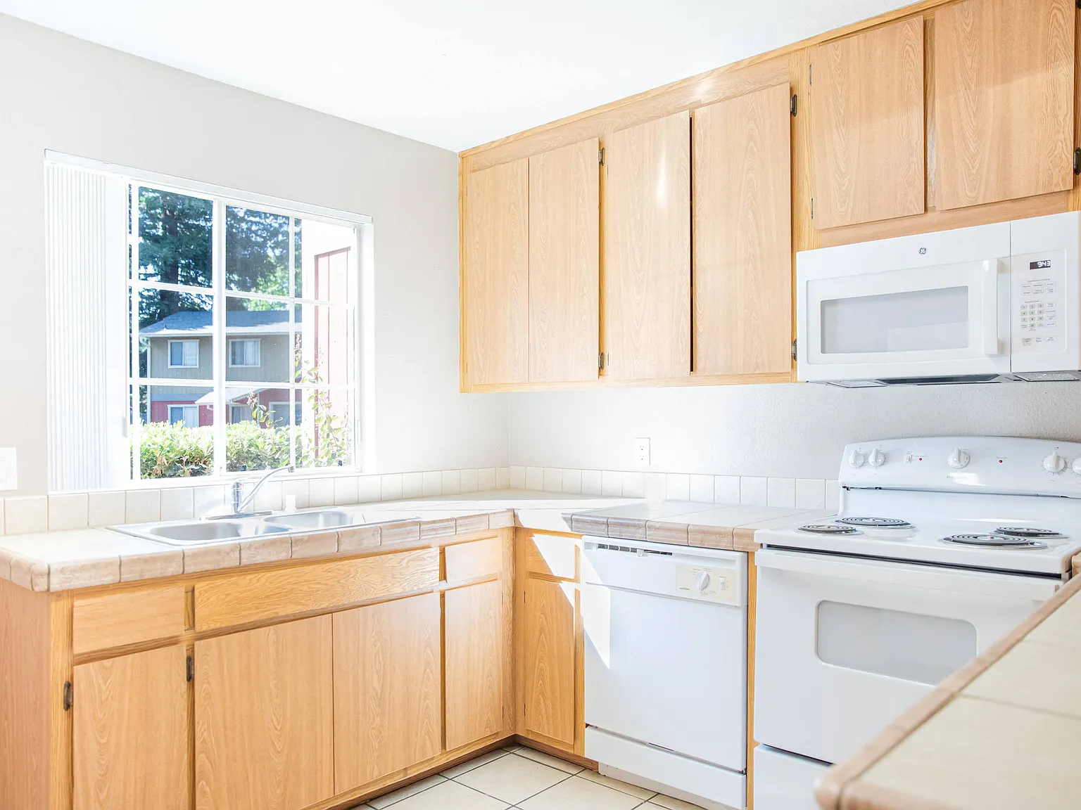 Pomona Townhomes — Photo 2
