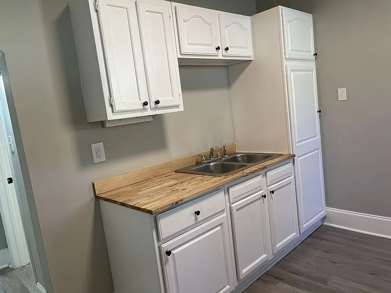 202 E Columbia Ave — Photo 5