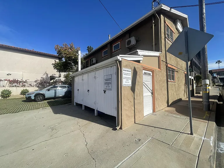 2340 Jefferson St — Photo 14