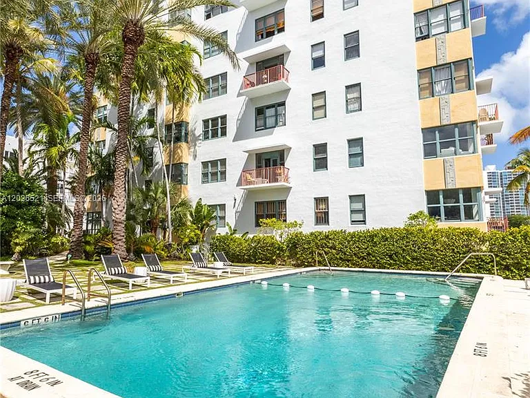2421 Lake Pancoast Dr #3B — Photo 18