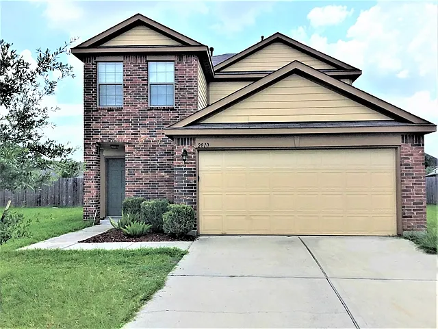 4 bed, 2.5 bath, 2050 sqft, $1,995 — Photo 1