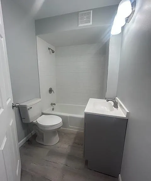 2219 Woodstock Ave #1 — Photo 4