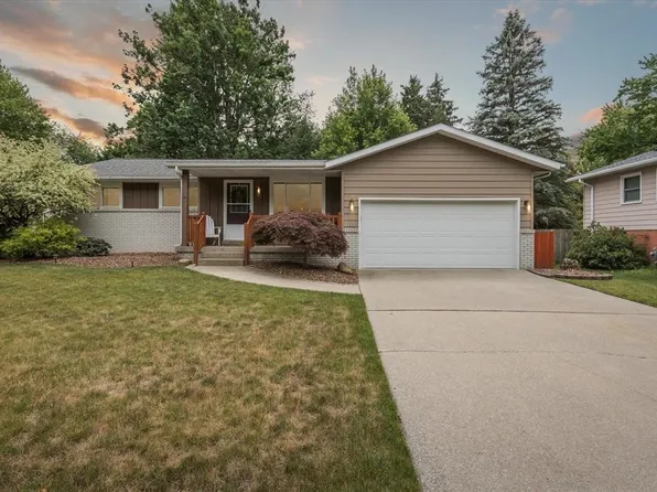 2808 Blairmont Dr, Midland, MI 48642