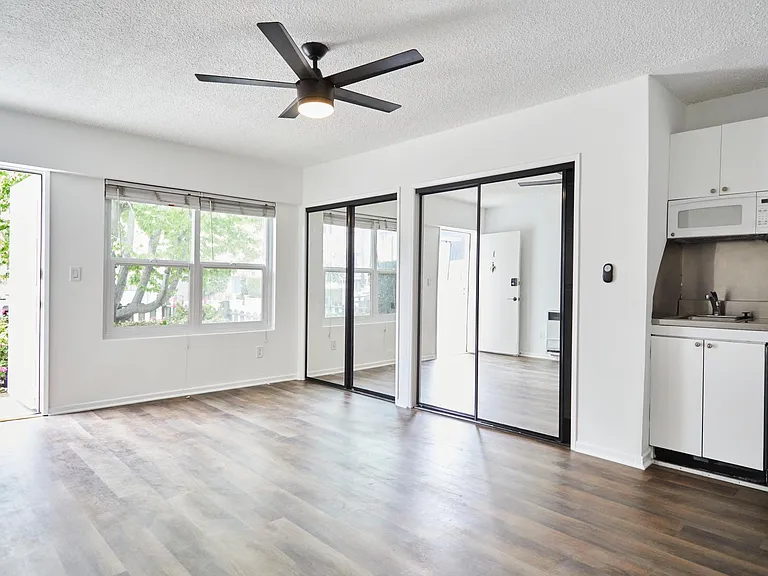 4076 Redwood Ave #1 — Photo 1