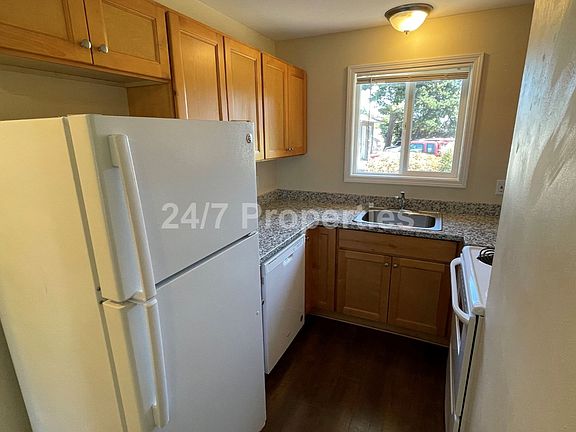 4th image of 1315 NE 181st Ave #5