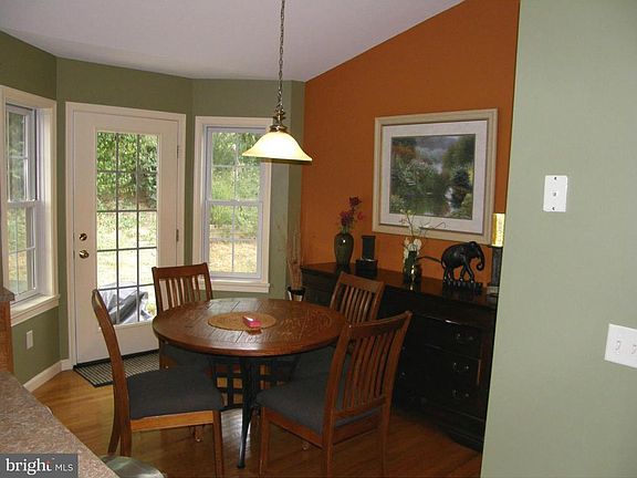 3rd image of 204 Crown Ct