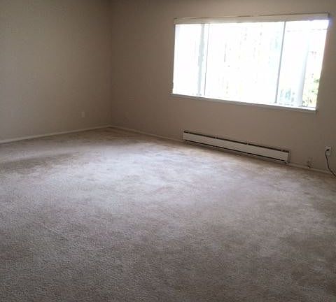 5th image of 218 Belmont Ave APT 8