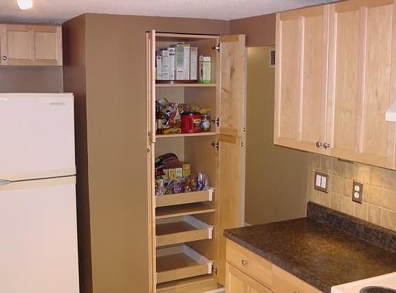 3rd image of 2565 Cedarwood Ave