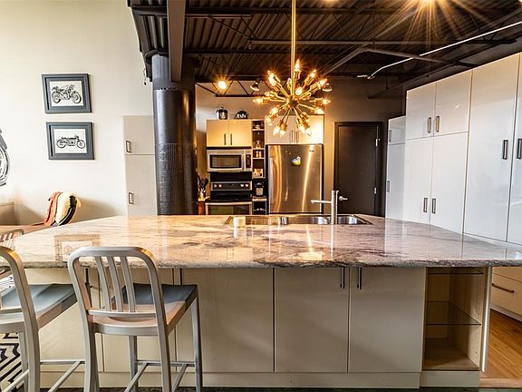 3rd image of 3110 Thomas Ave APT 121