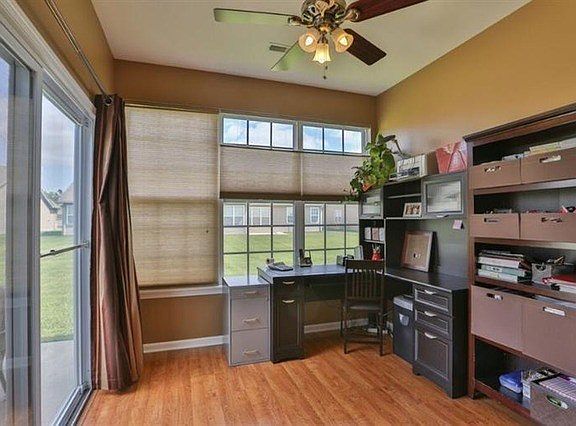 5th image of 927 Rockwell Ln