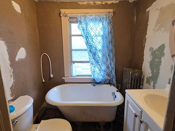3rd image of 1035 N Long Ave