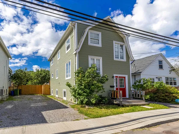 403 Queen St, Charlottetown, PE C1A 4E2