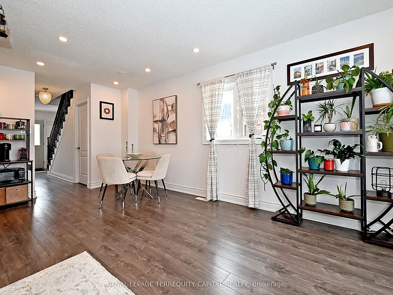 31 Madelaine Dr #6 — Photo 15