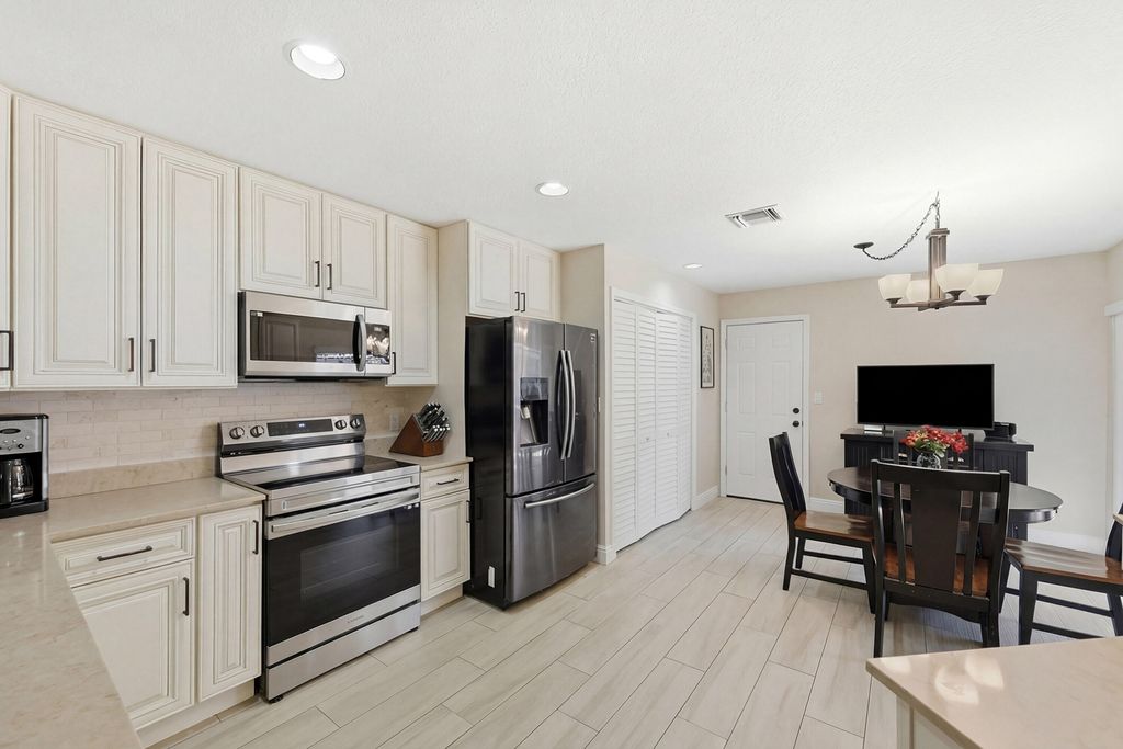 4115 Carriage Drive #P2, photo 3