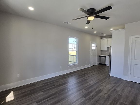 3rd image of 3627 Park Blvd #3627