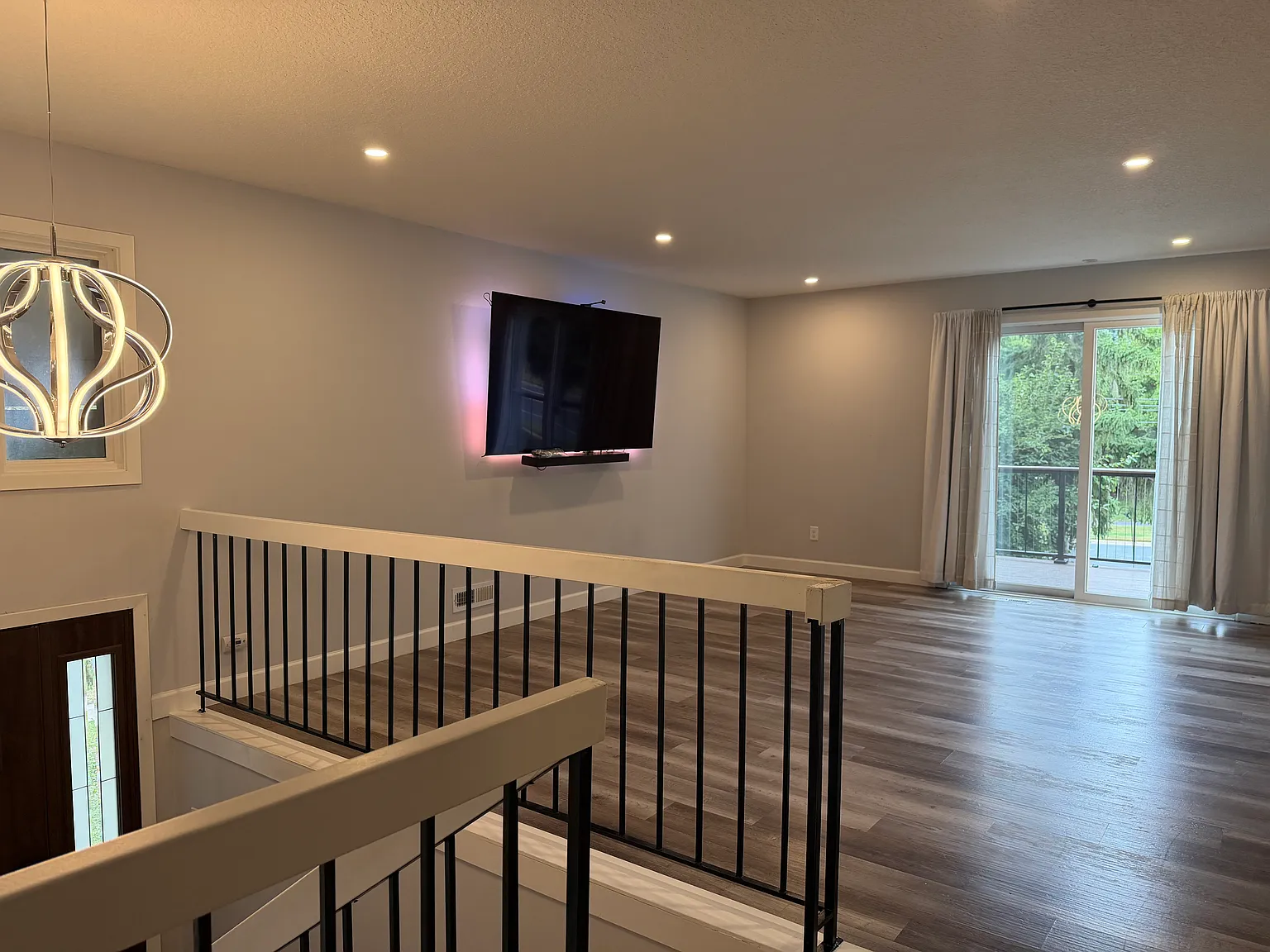 3 bed, 1300 sqft, $2,900 — Photo 2
