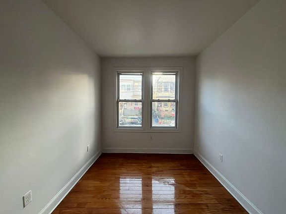 3rd image of 92 Woodlawn Ave #1L