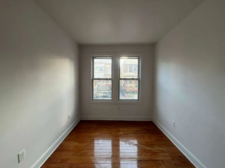 92 Woodlawn Ave #1L — Photo 3
