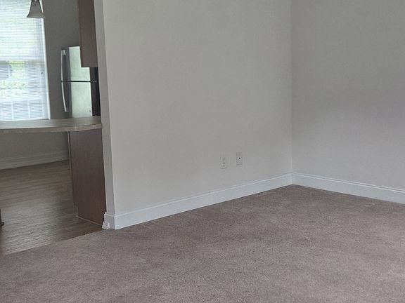 4th image of 703 Hyde Park Ln #703
