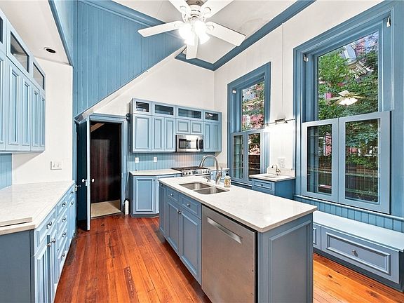 20th image of 904 Juliana St