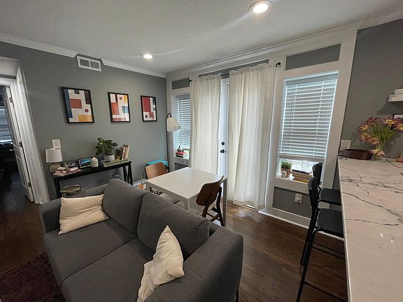 5th image of 333 W 45th St APT 208