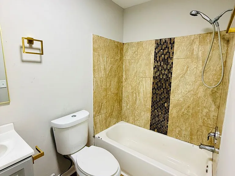 11 Saffron Dr — Photo 28