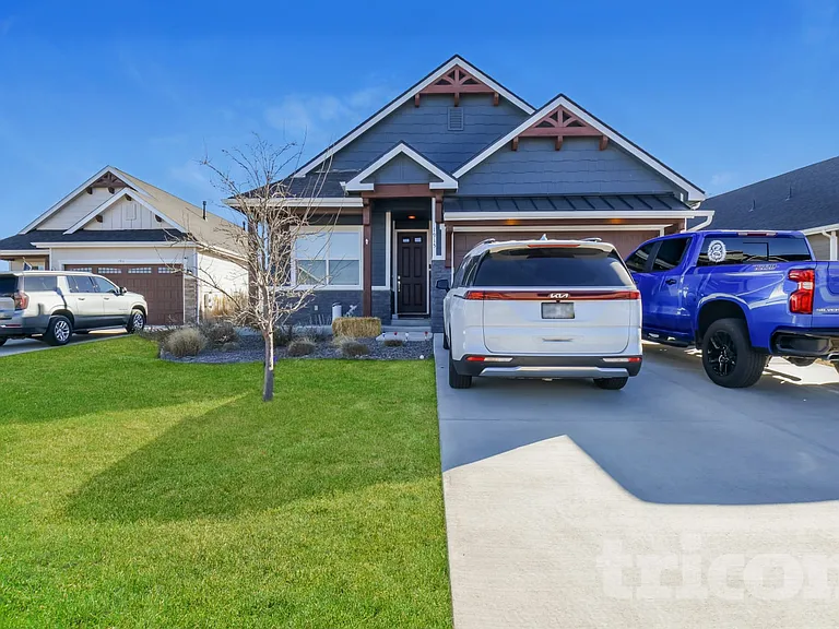 1915 Tidewater Ln — Photo 1