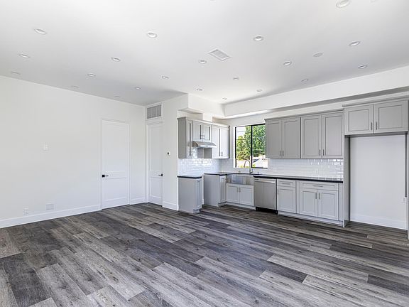 2nd image of 1625 Stearns Dr #1627.5