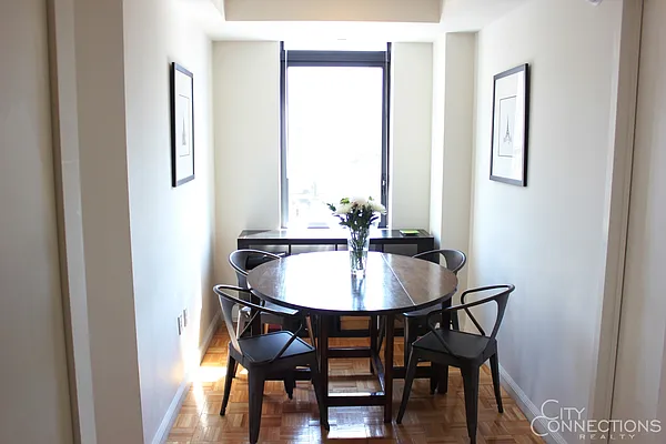 Rented by City Connections Realty | media 18